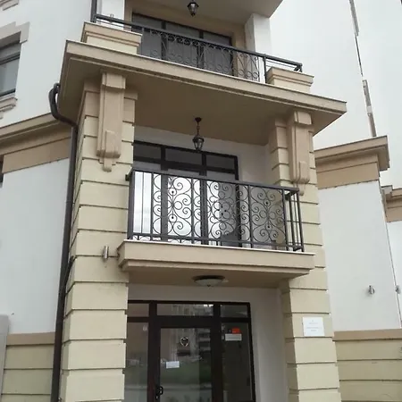 Aivazovsky Park Center * פומורי